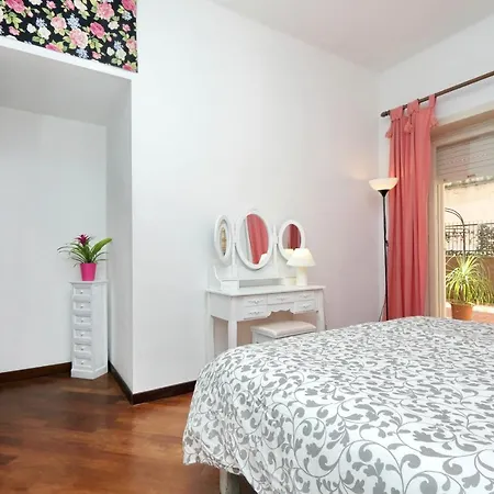 Apartment With Awesome Terrace Rom