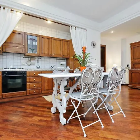 Apartment With Awesome Terrace Rom