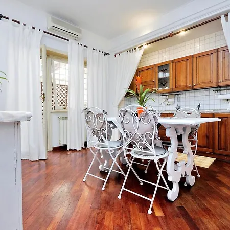 Apartment With Awesome Terrace Rom